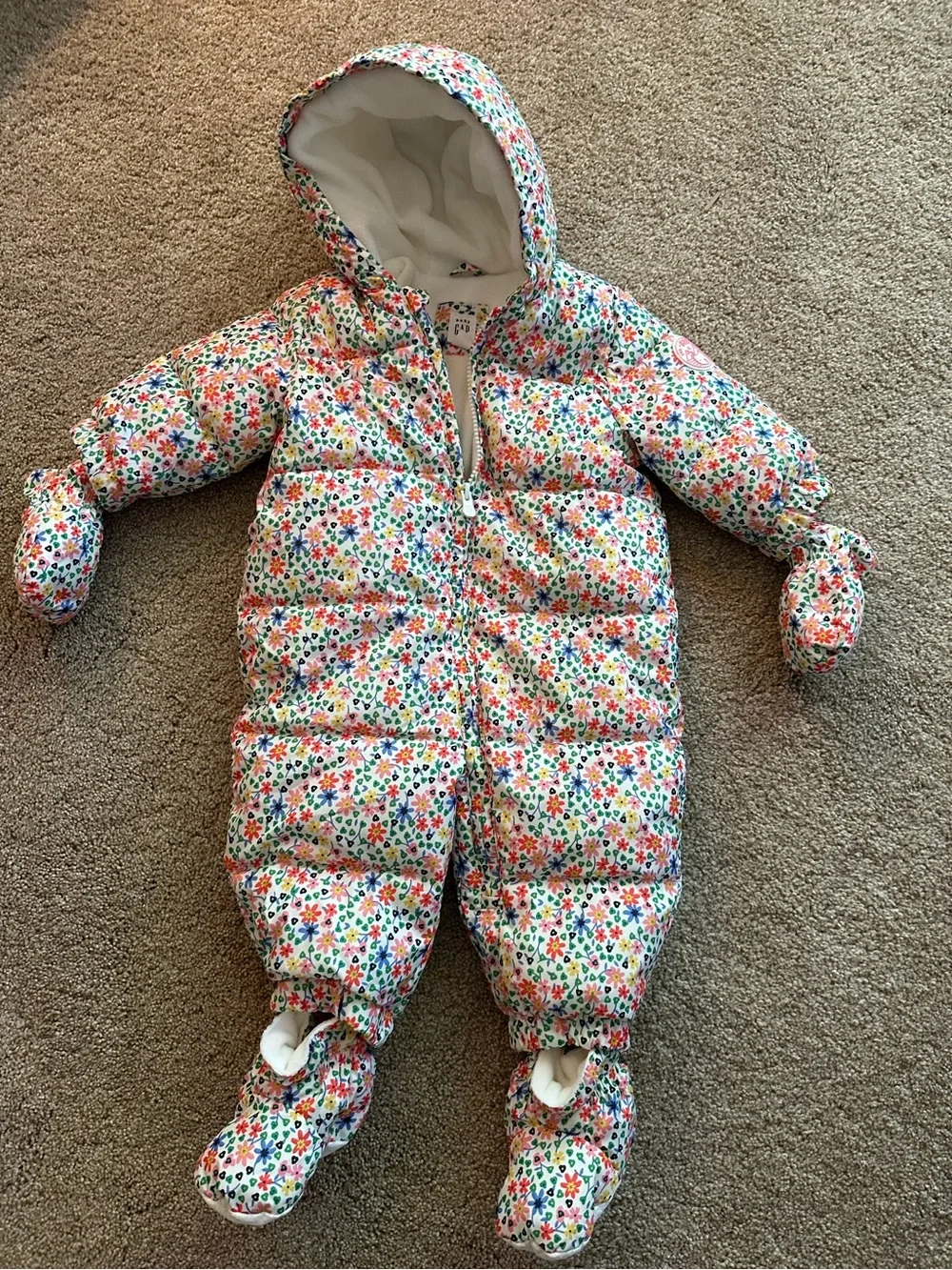Baby Gap Girl Snowsuit Floral Print 6-12 months 🌼🌸